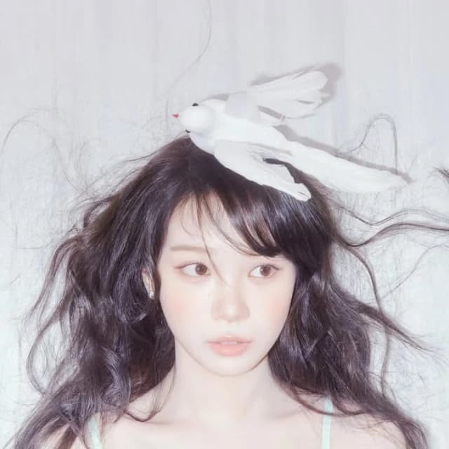 Kim Chaewon portrait