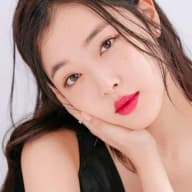 Sulli portrait